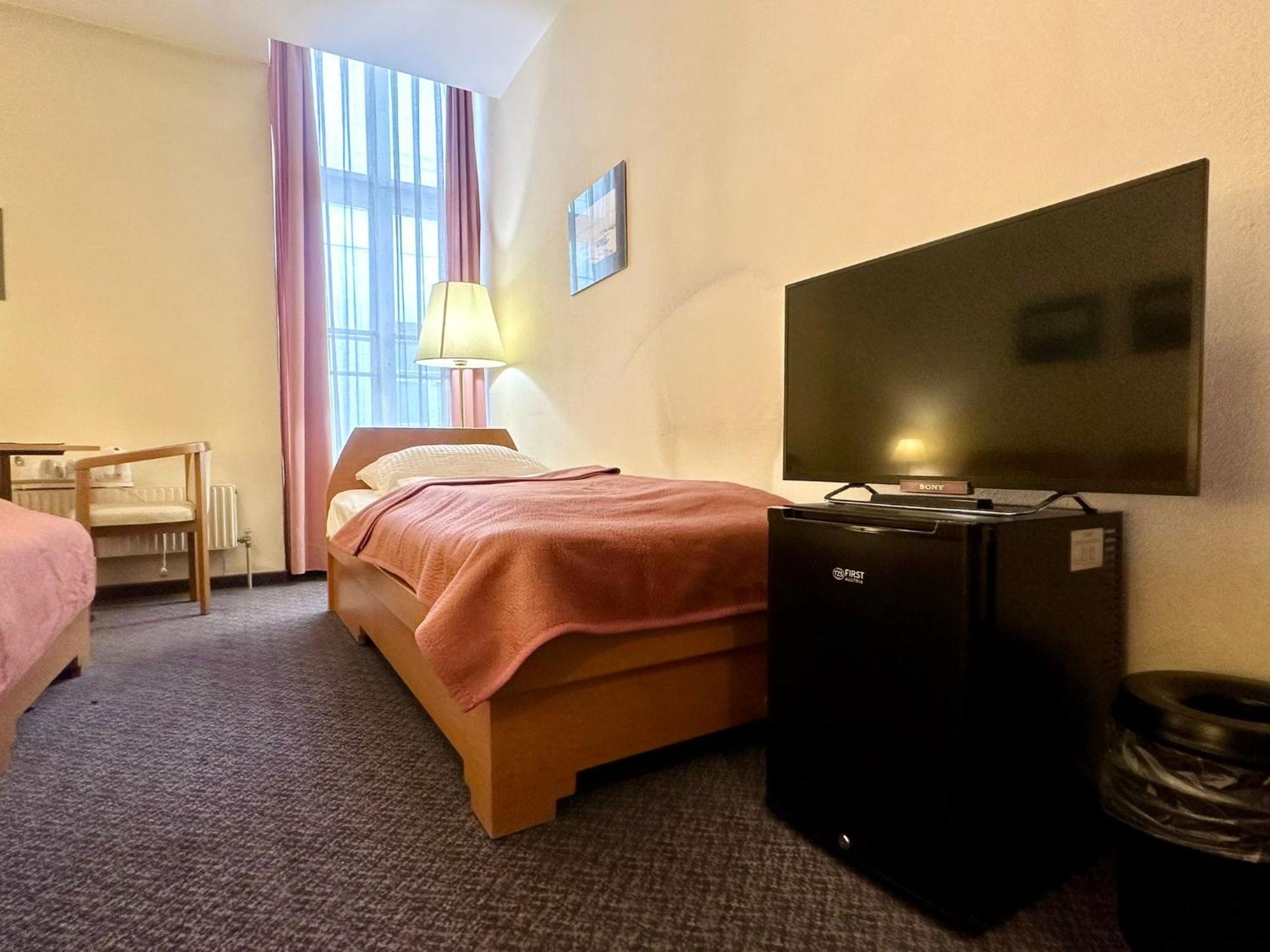 Very Central Apartments, 5 Min To City Center, No Reception Wien Eksteriør billede