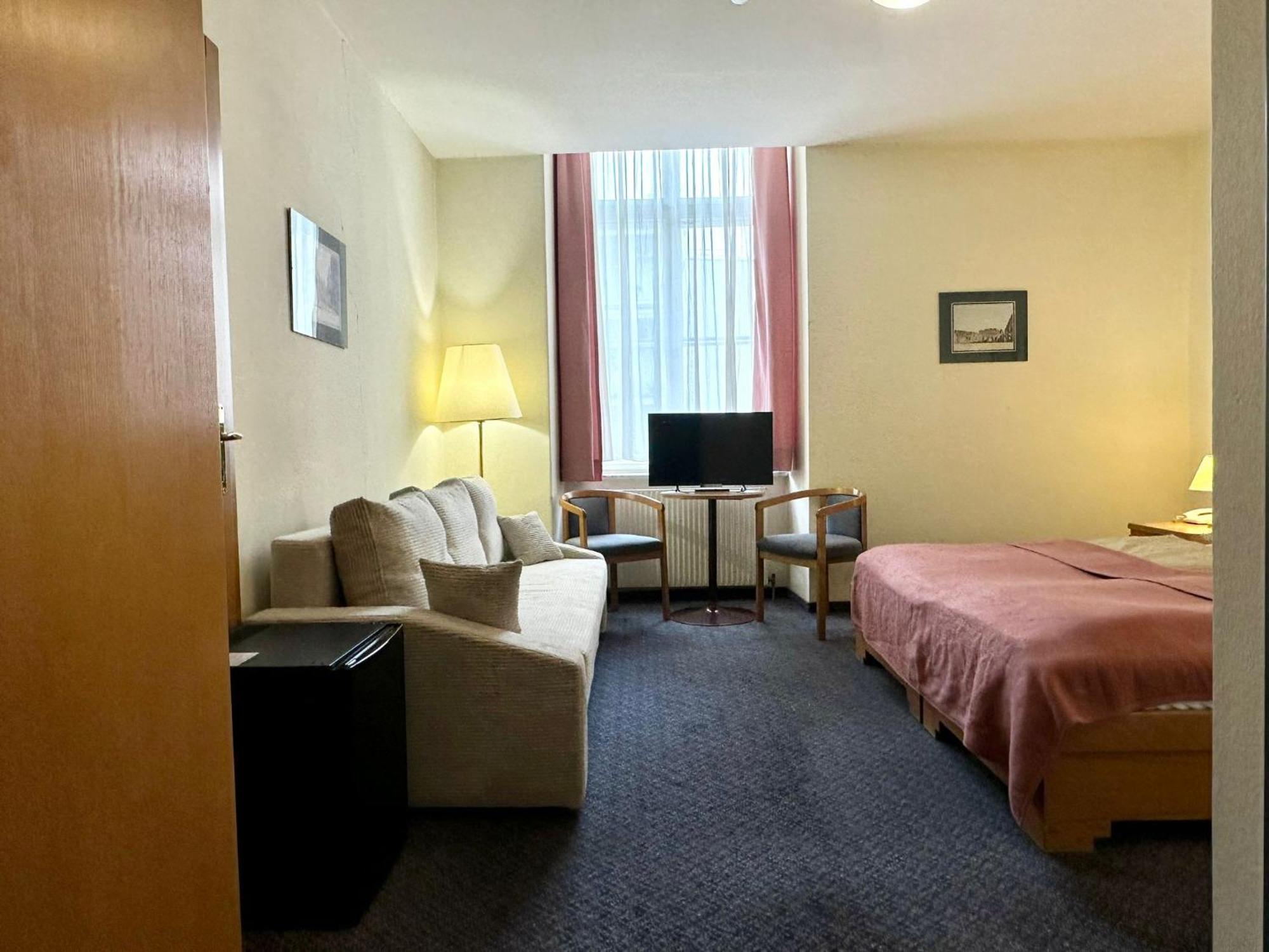 Very Central Apartments, 5 Min To City Center, No Reception Wien Eksteriør billede
