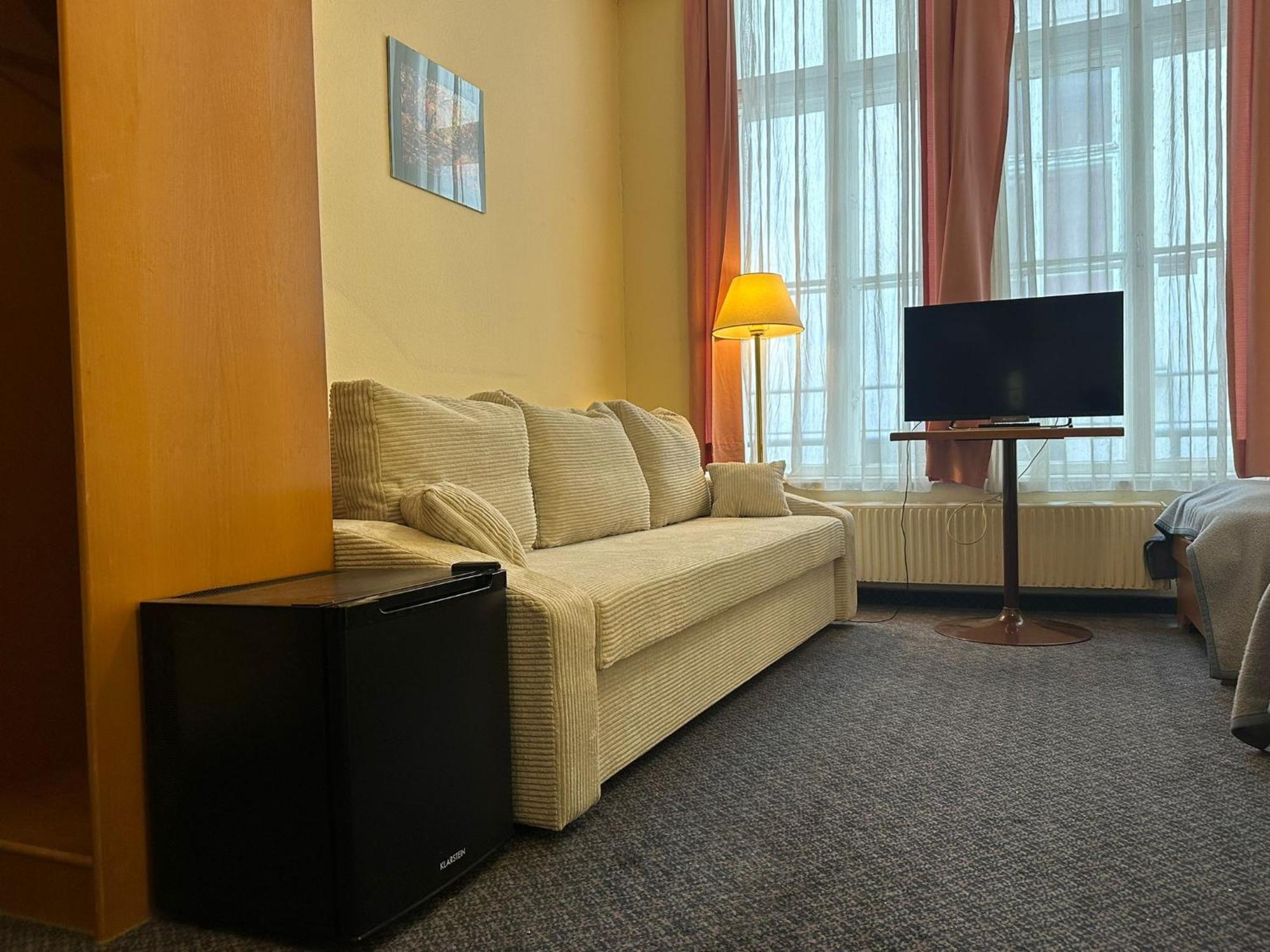 Very Central Apartments, 5 Min To City Center, No Reception Wien Eksteriør billede