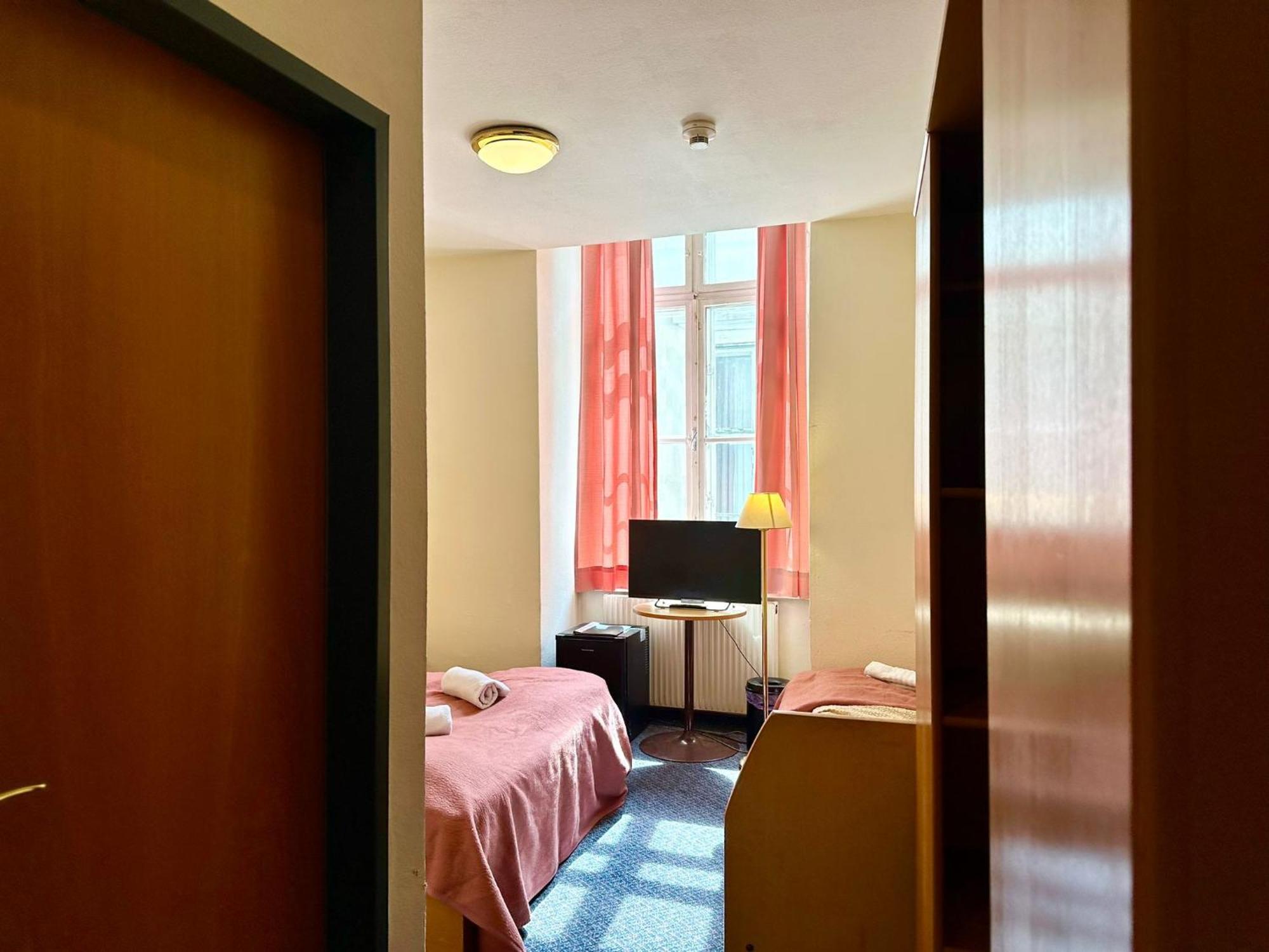Very Central Apartments, 5 Min To City Center, No Reception Wien Eksteriør billede