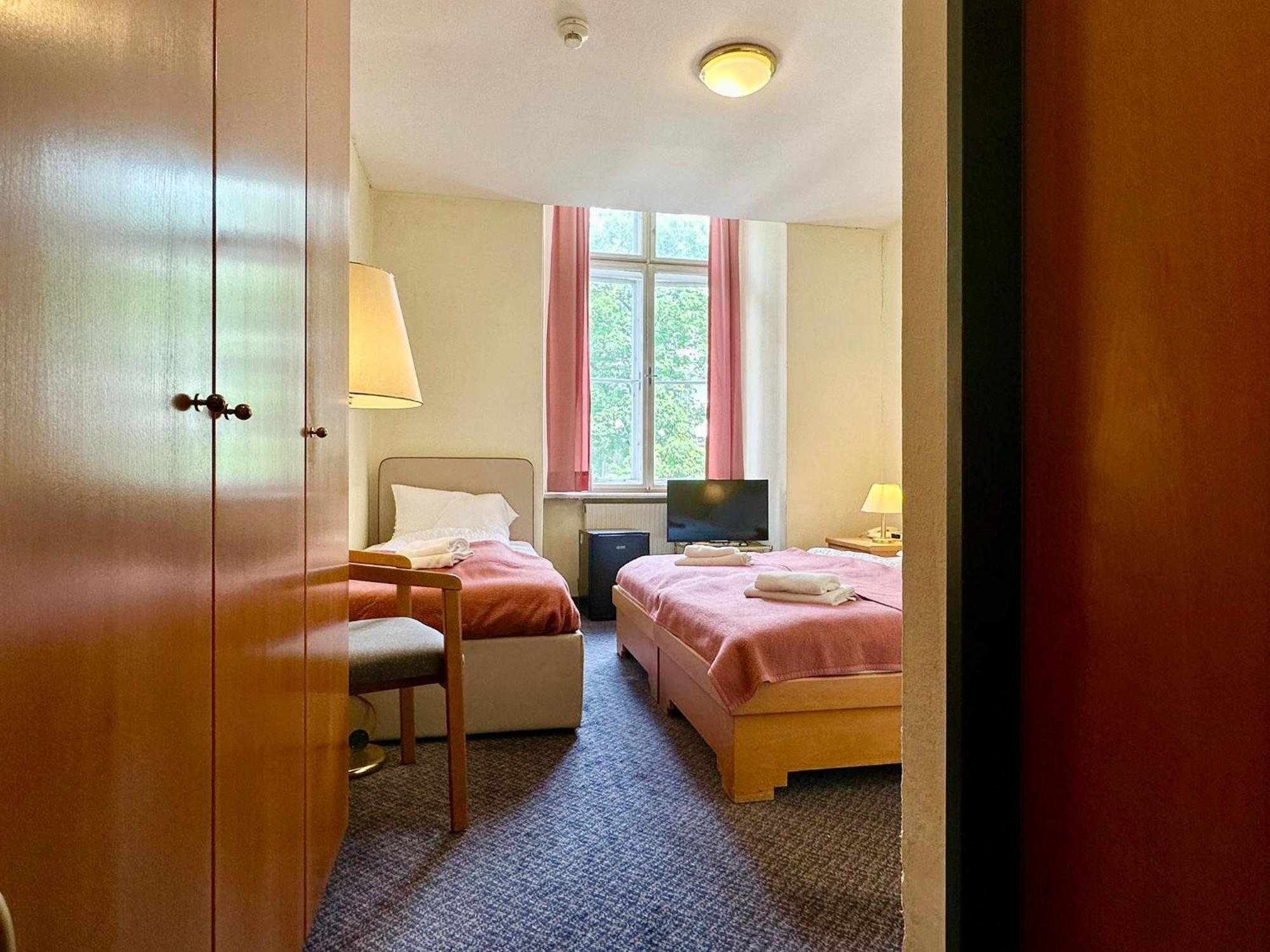 Very Central Apartments, 5 Min To City Center, No Reception Wien Eksteriør billede