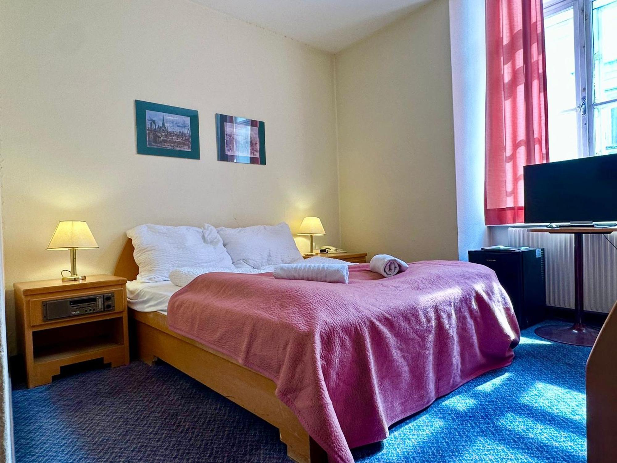 Very Central Apartments, 5 Min To City Center, No Reception Wien Eksteriør billede