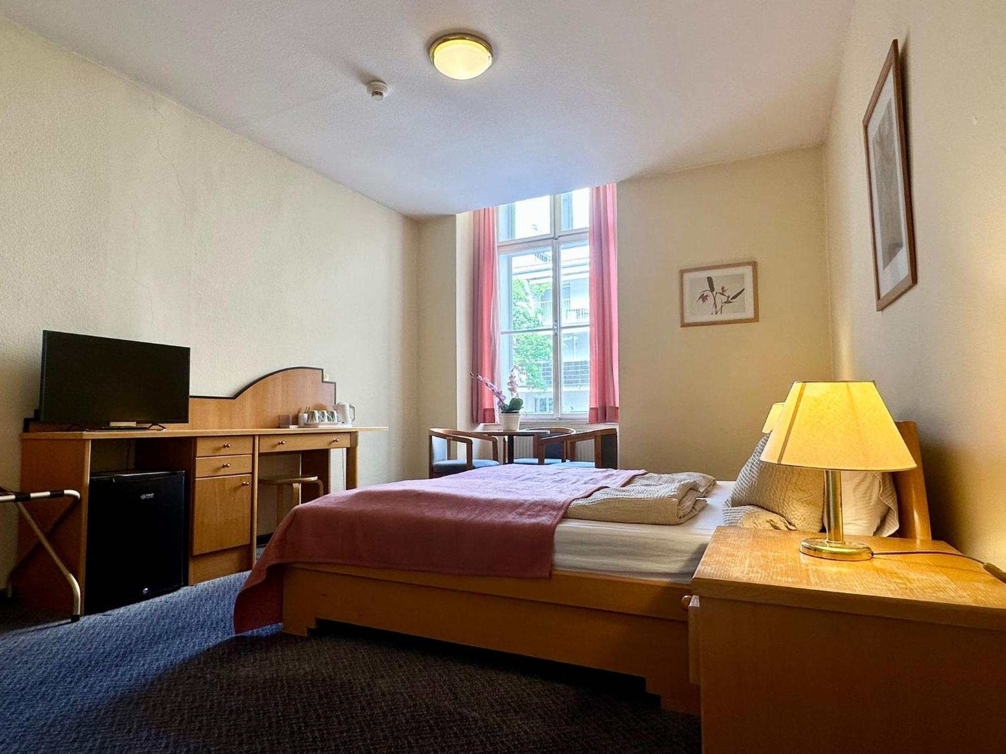 Very Central Apartments, 5 Min To City Center, No Reception Wien Eksteriør billede