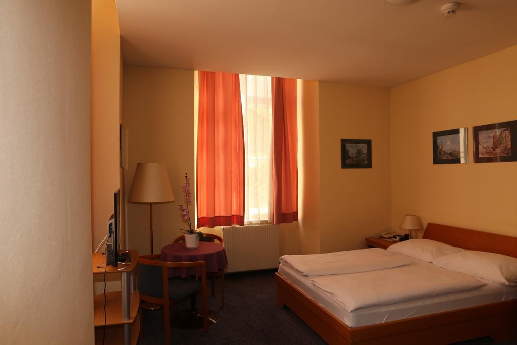 Very Central Apartments, 5 Min To City Center, No Reception Wien Eksteriør billede