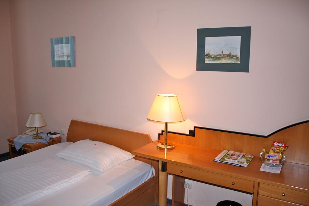 Very Central Apartments, 5 Min To City Center, No Reception Wien Eksteriør billede